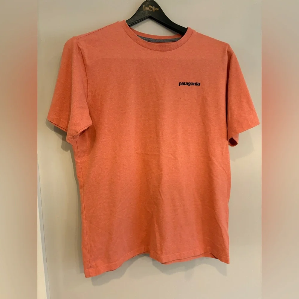 Patagonia salmon Coral Short Sleeve Tee size small